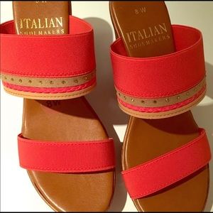 Italian Shoemakers coral wedge sandals! 💗